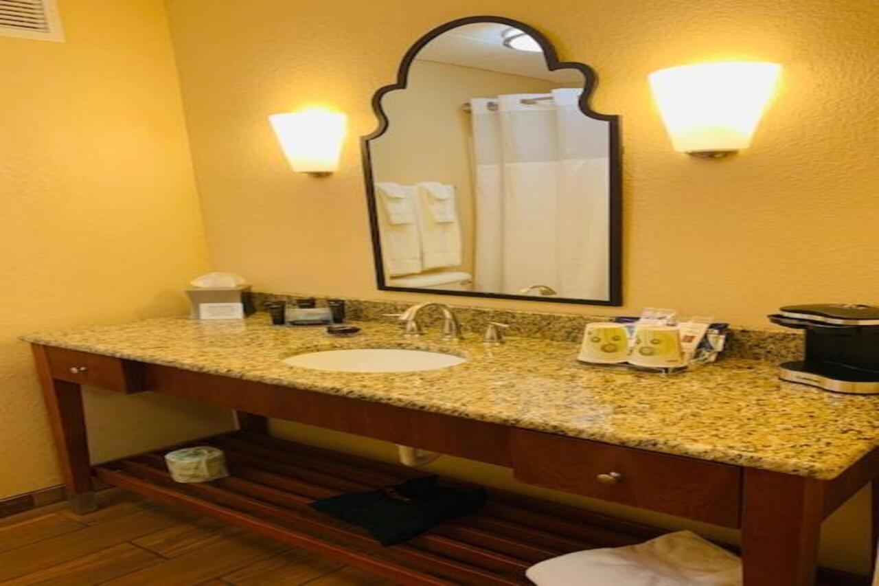 Wingate By Wyndham Elkins Hotel Ngoại thất bức ảnh