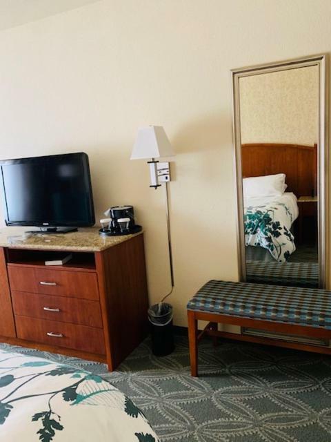Wingate By Wyndham Elkins Hotel Ngoại thất bức ảnh